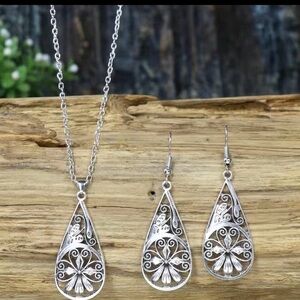 NWT! Earrings & Necklace Vintage Jewelry Retro Flower Waterdrop Design M…